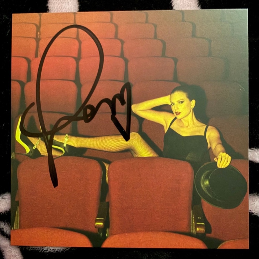 Taylor Swift – The Life of a Showgirl CD + Hand-Signed Photo
